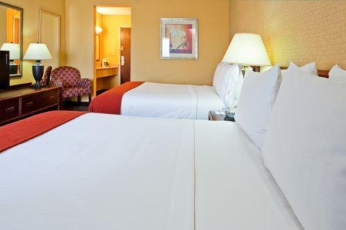 Holiday Inn Express Hotel Fort Campbell-Oak Grove, An Ihg Hotel Room photo