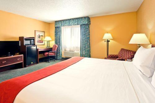 Holiday Inn Express Hotel Fort Campbell-Oak Grove, An Ihg Hotel Room photo