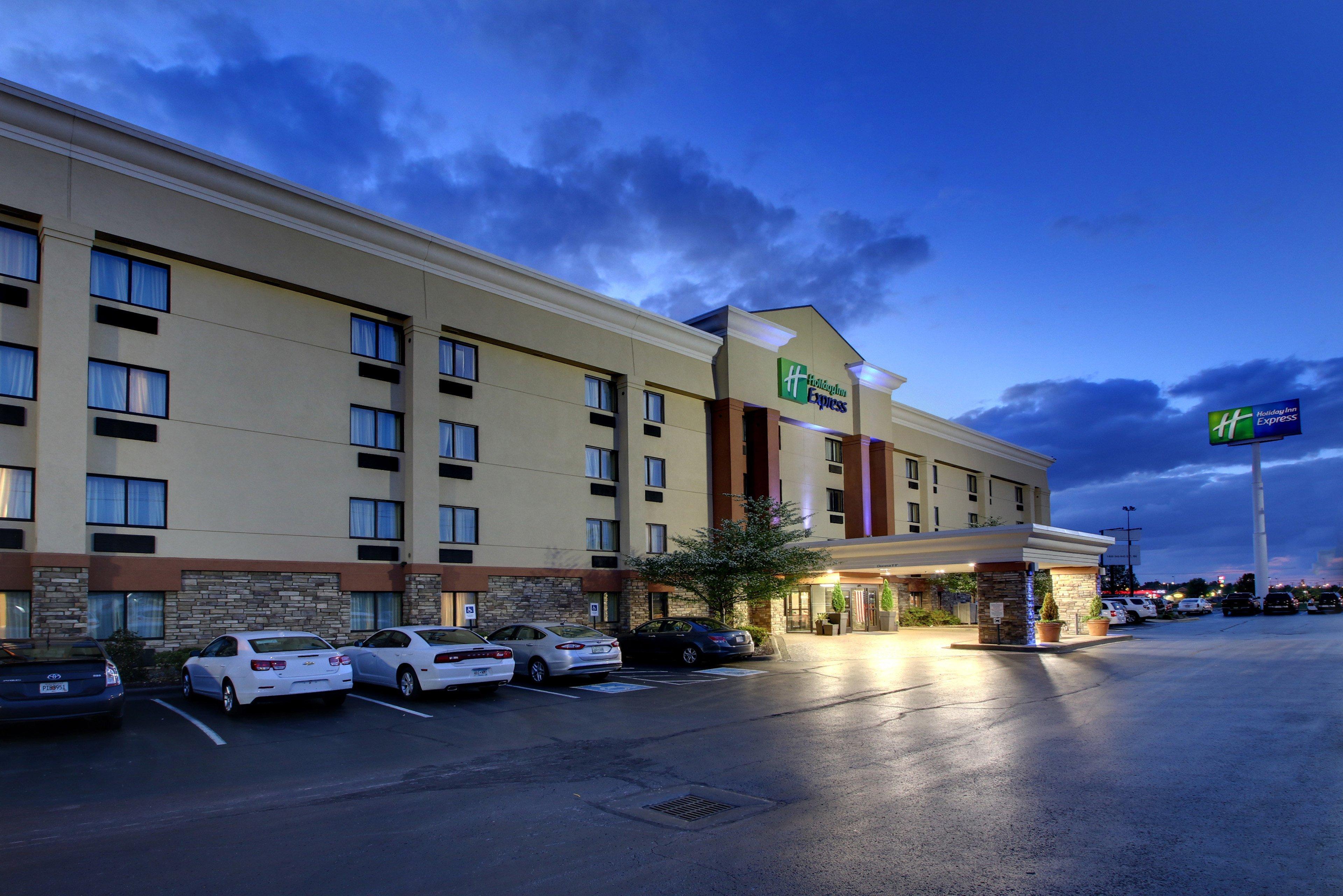 Holiday Inn Express Hotel Fort Campbell-Oak Grove, An Ihg Hotel Exterior photo