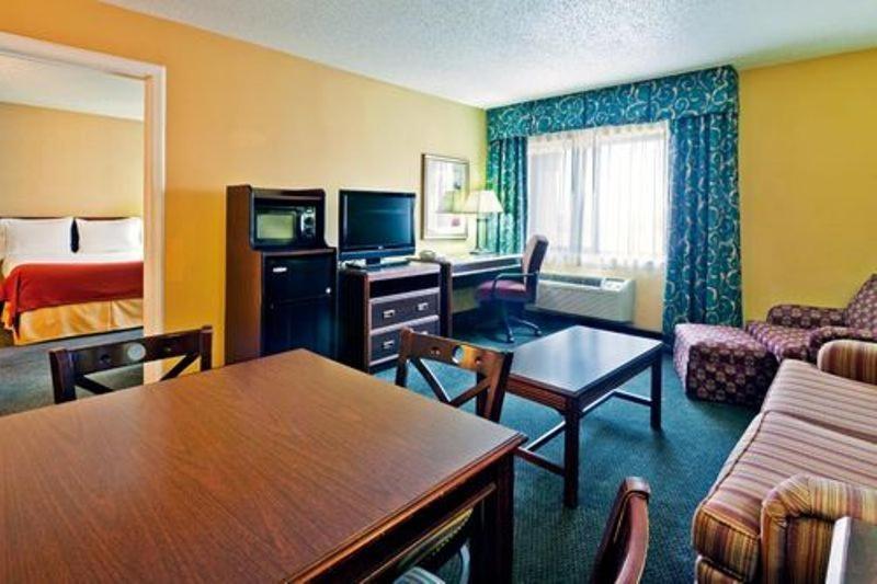 Holiday Inn Express Hotel Fort Campbell-Oak Grove, An Ihg Hotel Room photo